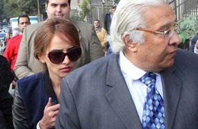 زينة أمام المحكمة مع محاميها