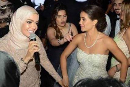 منى عبد الغني وابنتها ريم