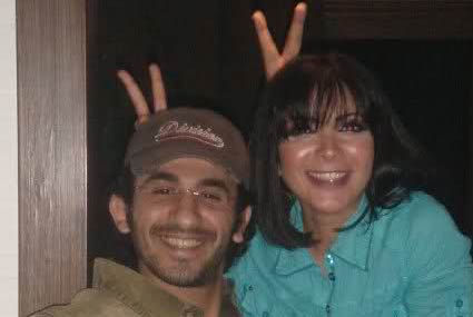 منى زكي وأحمد حلمي في صورة تلقائية