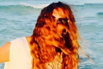 زينة أثناء قضائها إجازة مع ابنيها