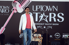 عز لحظة ظهورة على المسرح