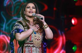 أحلام في الزي الرسمي الإماراتي