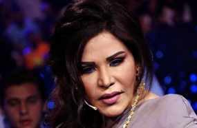 أحلام تقاضي نضال الأحمدية