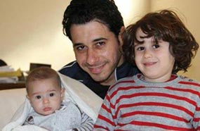 أحمد السعدني وابنيه