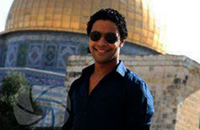 أحمد جمال نشر صوره أثناء تواجده بالمسجد الأقصى على صفحته الرسمية بموقع Facebook.