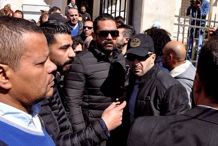 أحمد السقا وأمير كرارة في الجنازة‎