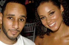 إليشا كيز وخطيبها ووالد طفلها