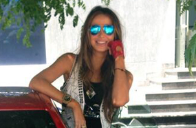 أنابيلا أثناء السيارة