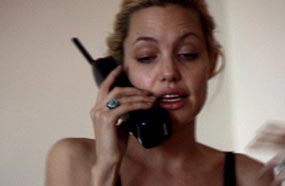 أنجيلينا جولي خلال فترة تعاطيها للمخدرات