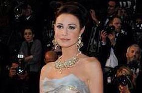 أروى جودة بفستان أنيق في مهرجان كان