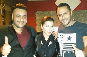 أصالة تتوسط رحيم وهامي محروس في الأستوديو