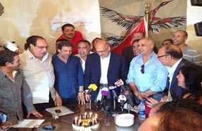 البرادعي يحتفل بعيد ميلاده مع معتصمي الثقافة