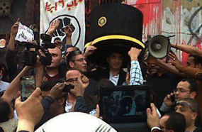 باسم أمام مكتب النائب العام