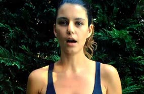 بيرين سات قبل خضوعها لـ &quot;تحدي الثلج&quot;