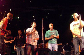 محمد محيي بين أعضاء بلاك تيما