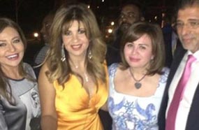 بوسي شلبي وسط إلهام شاهين وخالد يوسف وليلى علوي احتفالا بعيد ميلادها