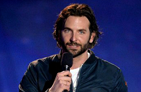 برادلي كوبر يفوز بجائزة أفضل ممثل