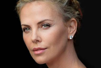 الممثلة تشارليز ثيرون