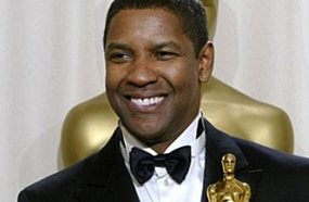 دينزل واشنطن
هو أول ممثل أسمر يفوز بجائزة الأوسكار مرتين، الأولى في سنة 1989 عن فيلم Glory أما الثانية فهي عن دوره كشرطي فاسد في فيلم Training Day من إنتاج 2001.