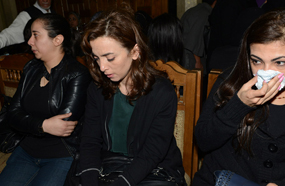 ساندرا نشأت بين المعزيات