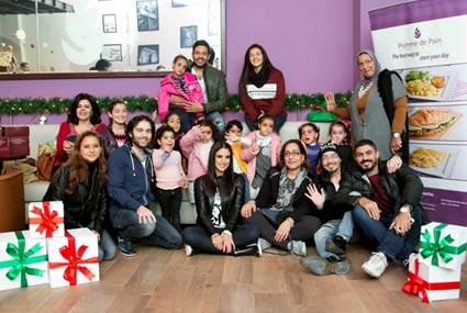 درة‎ والفنانين مع الأطفال 