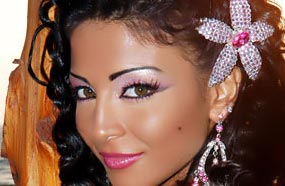 الفنانة اللبنانية دوللي شاهين