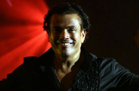 عمرو دياب على مسرح ستاد ANZ