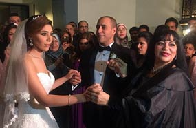 فريدة سيف النصر تحتفل بزواج ابنها بالرقص معه