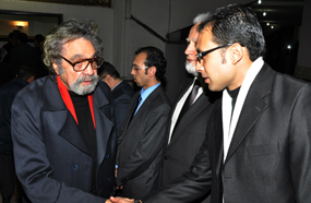 سمير الإسكندراني وبدى عليه التقدم في السن 