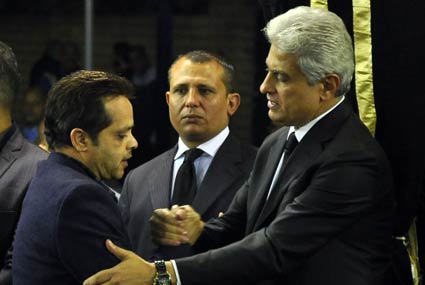 محمد هنيدي يتقدم بواجب العزاء