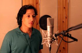 أحمد الحجار أثناء تسجيل الأغنية