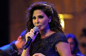 إليسا اكدت أنها ترفض بدء حفلاتها بالنشيد الوطني ولمنها غنت لفيروز إحدى الأغاني الوطنية