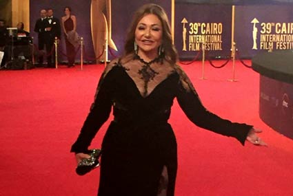 ليلى علوي فور الوصول للسجادة الحمراء