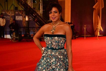 ناهد السباعي بفستان فشلت الاكسسوارات في الإضافة لجماله