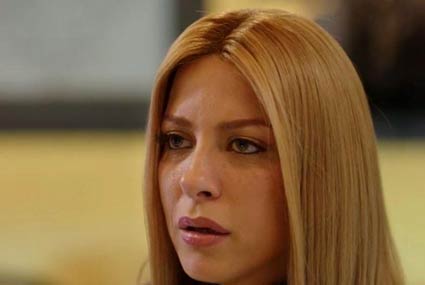 زوجة "الأسطورة" الجديدة التي تعرف عليها على Facebook