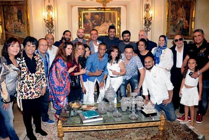 أسرة مسلسل &quot;الأسطورة&quot; في إفطار المخرج محمد سامي