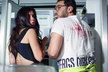 هكذا أطلت غادة عادل في دعايا فيلم "أهواك" وأبرزت نقوشا جديدة لـ"تاتو" بظهرها