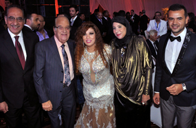 سامو زين برفقة فيفي عبده وحسن حسني وزوجته