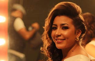 جنات تقرأ أسئلة قراء FilFan.com