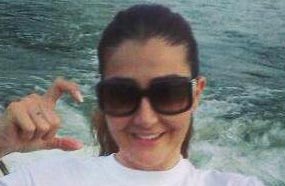 غادة عبد الرازق ترتدي قميص السيسي