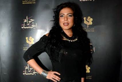 بطلة فيلم "حرام الجسد" ناهد السباعي في عرضه الخاص