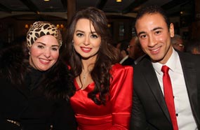 صابرين مع العروسين