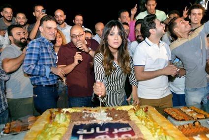 ياسمين عبد العزيز وأسرة "هربانة منها"