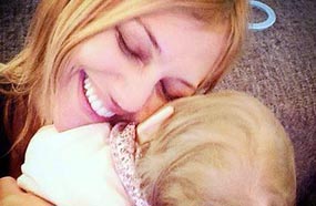 مريم أوزرلي تحتفل بعيد ميلاد ابنتها الأول.