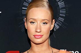 إيجي إيزيليا قبل الحفل