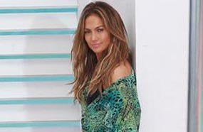 أغنية Live It Up هي أول "سينجل" تطرحها لوبيز من ألبومها الجديد