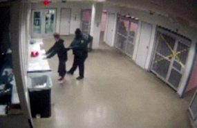 جستين بيبر أثناء تفتيشه