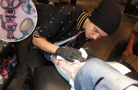 جاستن بيبر يوشم بانج بانج في يونيو الماضي