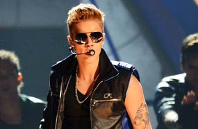 جستين بيبر يتشاجر بسبب الفتيات