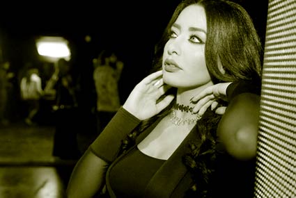 المتسابقة كميليا ورد في كواليس Arab Idol 